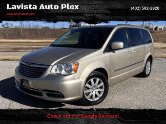 Used 2014 Chrysler Town & Country Touring image 1