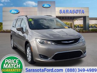 Used 2017 Chrysler Pacifica Touring-L image 1