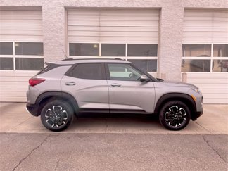 Used 2023 Chevrolet TrailBlazer LT w/ Sun and Liftgate Package image 1