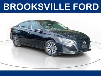 Used 2024 Nissan Altima 2.5 SV image 1