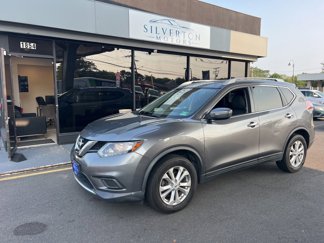 Used 2015 Nissan Rogue SV image 1