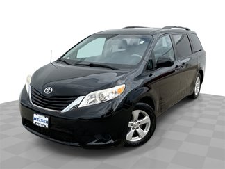 Used 2012 Toyota Sienna LE image 1