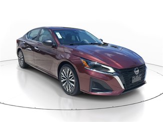 Used 2024 Nissan Altima 2.5 SV image 1