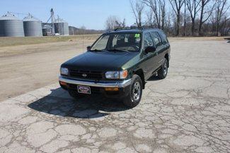 Used 1998 Nissan Pathfinder XE image 1