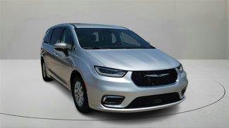 Used 2023 Chrysler Pacifica Touring-L image 1