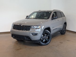 Used 2019 Jeep Grand Cherokee Laredo image 1