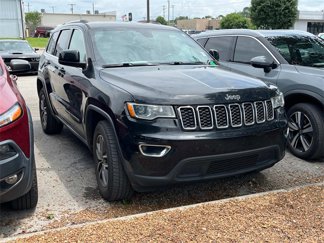 Used 2019 Jeep Grand Cherokee Laredo w/ 18" Wheel & 8.4" Radio Group image 1