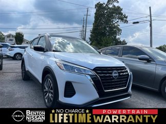 Used 2023 Nissan Kicks SV image 1