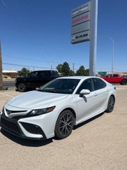 Used 2023 Toyota Camry SE image 1