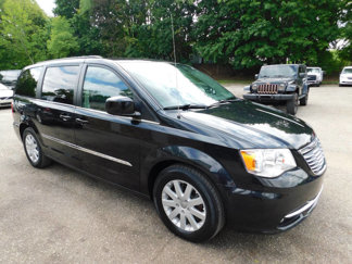Used 2015 Chrysler Town & Country Touring image 1