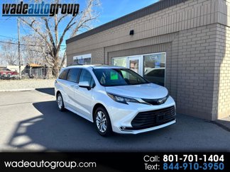 Used 2024 Toyota Sienna XLE image 1