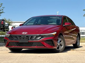 Certified 2025 Hyundai Elantra SE image 1