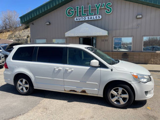 Used 2011 Volkswagen Routan SE image 1