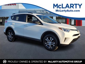 Used 2017 Toyota RAV4 LE image 1