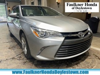 Used 2017 Toyota Camry LE image 1