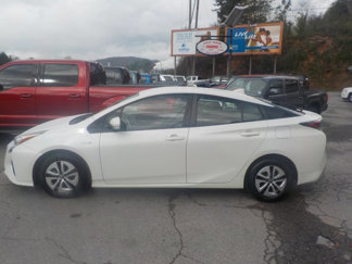 Used 2017 Toyota Prius Four Touring image 1