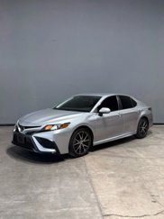 Used 2021 Toyota Camry SE image 1