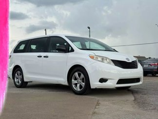 Used 2015 Toyota Sienna L image 1