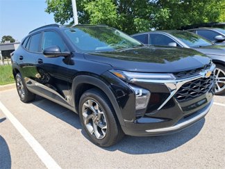 Used 2025 Chevrolet Trax LT image 1