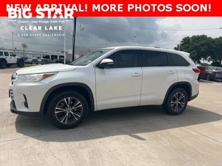 Used 2018 Toyota Highlander LE image 1