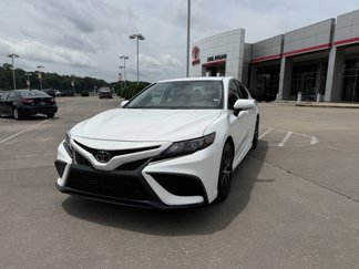 Used 2023 Toyota Camry SE image 1