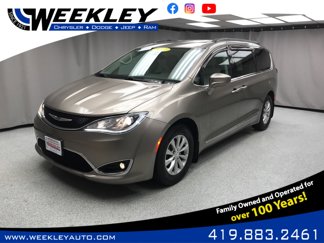 Used 2017 Chrysler Pacifica Touring-L image 1