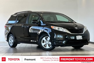 Used 2017 Toyota Sienna LE image 1