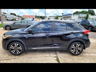 Used 2018 Nissan Kicks SR image 1