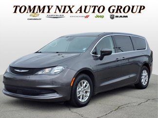 Used 2023 Chrysler Voyager LX image 1