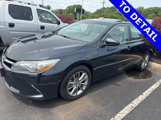 Used 2016 Toyota Camry SE image 1