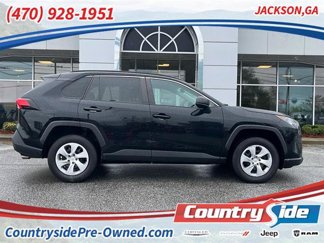 Used 2021 Toyota RAV4 LE image 1