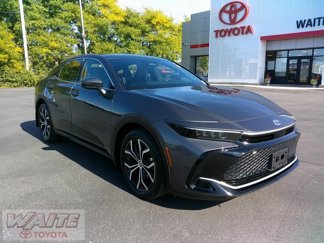 Used 2023 Toyota Crown Limited image 1