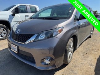 Used 2014 Toyota Sienna SE image 1