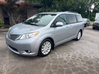 Used 2015 Toyota Sienna XLE image 1