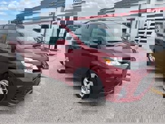 Used 2019 Toyota Sienna LE image 1