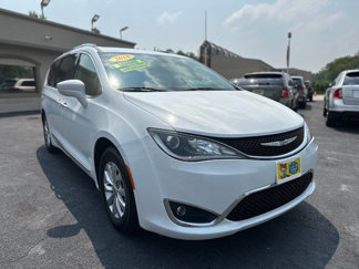 Used 2018 Chrysler Pacifica Touring-L image 1