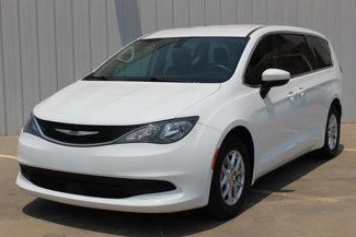 Used 2021 Chrysler Voyager LX image 1