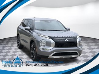 Used 2023 Mitsubishi Outlander SE image 1