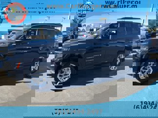 New 2025 Jeep Grand Cherokee L Laredo image 1