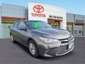 Used 2017 Toyota Camry LE image 1