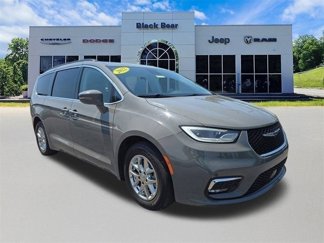 Used 2022 Chrysler Pacifica Touring-L image 1