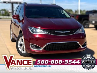 Used 2017 Chrysler Pacifica Touring-L image 1