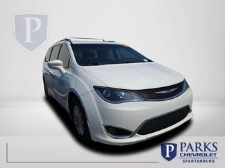 Used 2017 Chrysler Pacifica Touring-L image 1