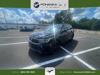 Used 2022 Volkswagen Tiguan SE R-Line image 1