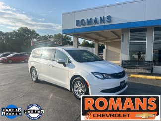 Used 2022 Chrysler Voyager LX image 1