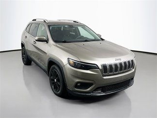 Used 2019 Jeep Cherokee Latitude w/ Popular Appearance Group image 1