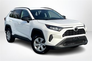 Used 2021 Toyota RAV4 LE image 1