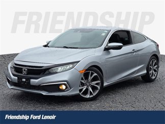 Used 2019 Honda Civic Touring image 1
