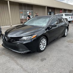 Used 2020 Toyota Camry LE image 1