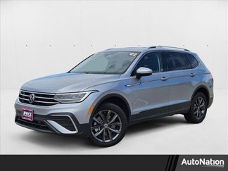 Used 2022 Volkswagen Tiguan SE image 1